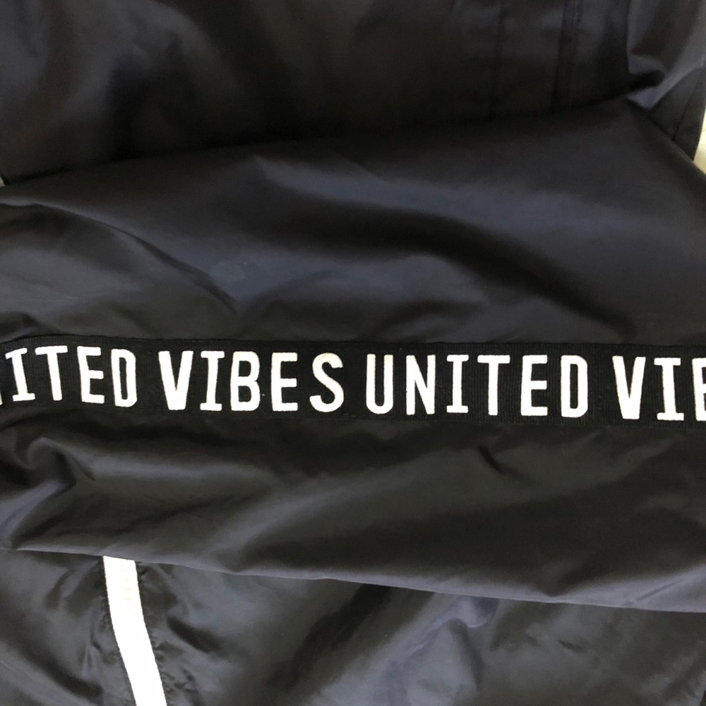 Windbreaker - Picture 2 of 4
